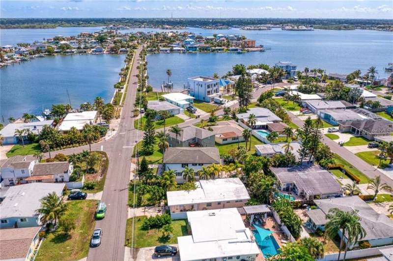 4 bedroom Single Family Residence at 307 161st Avenue, Redington Beach Homes 2nd Add, Redington Beach — photo 3
