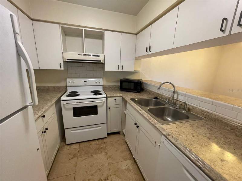 3 bedroom Condominium at 2735 SW 35 Place #1607, Casablanca West, Gainesville — photo 4
