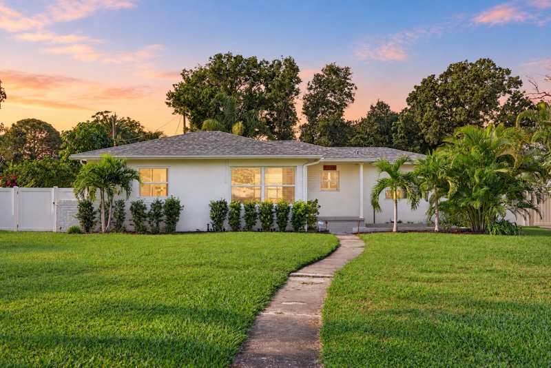 2 bedroom Single Family Residence at 7116 Date Palm Avenue, Pasadena On The Gulf Sec B, St Petersburg — photo 1