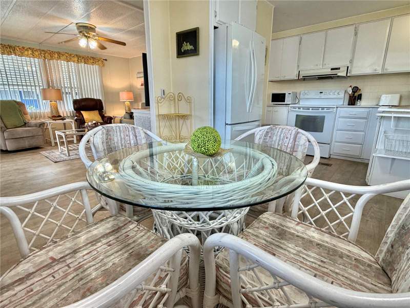2 bedroom Mobile Home at 109 Camellia Trail, Hawthorne At Leesburg A Coop, Leesburg — photo 3