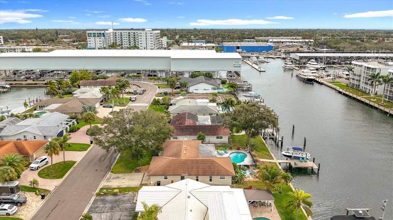 3 bedroom Single Family Residence at 3828 48th Avenue, Maximo Moorings, St Petersburg — photo 2