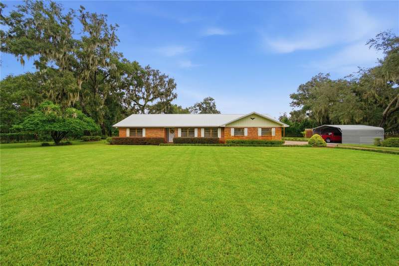 3704 THONOTOSASSA ROAD