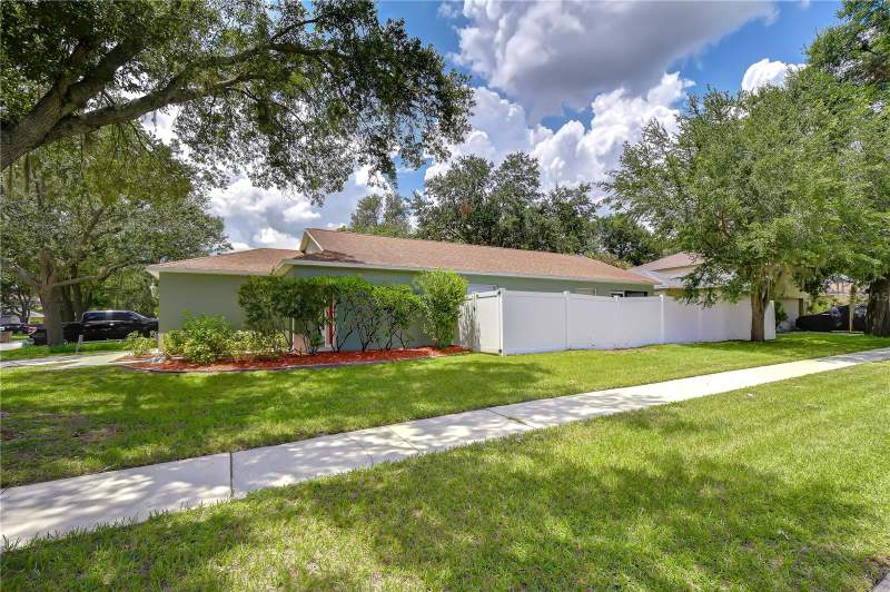 3 bedroom Single Family Residence at 8736 Morrison Oaks Court, Bridgeford Oaks Ph 2, Temple Terrace — photo 3