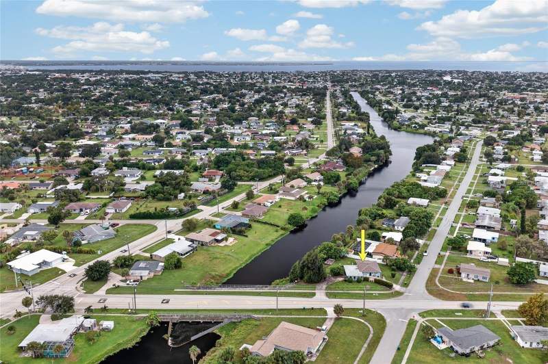 3 bedroom Single Family Residence at 22105 Olean Boulevard, Port Charlotte Sec 011, Port Charlotte — photo 2