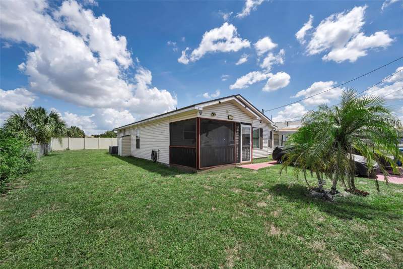 3 bedroom Single Family Residence at 7526 Carolton Circle, Faith Park, Tampa — photo 2