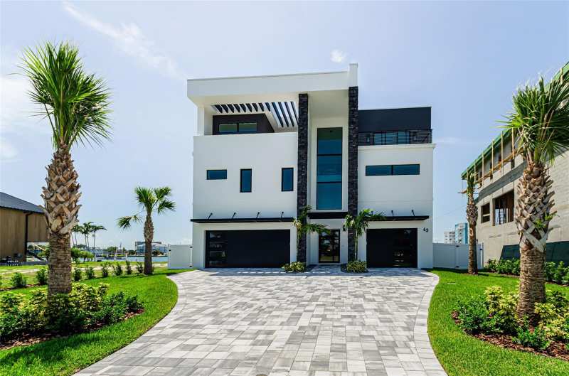 5 bedroom Single Family Residence at 43 Dolphin Drive, Paradise Island 1st Add, Treasure Island — photo 1