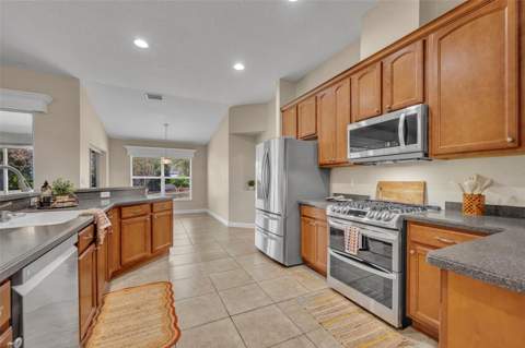 8923 Bridgeport Bay Circle, Mount Dora FL - photo 17 of 50