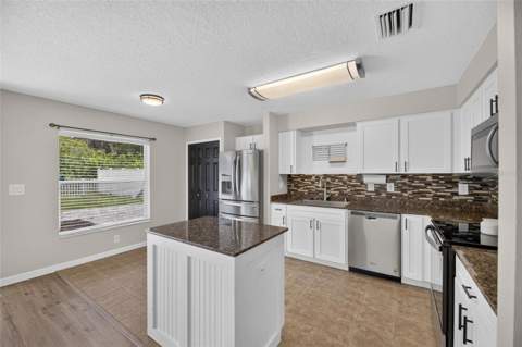 7842 Carriage Pointe Drive, Gibsonton FL - photo 20 of 65