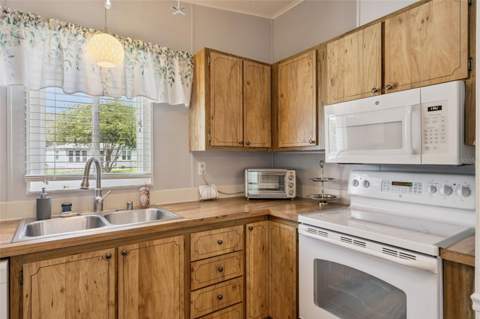 903 Oleander Street, Lady Lake FL - photo 12 of 20