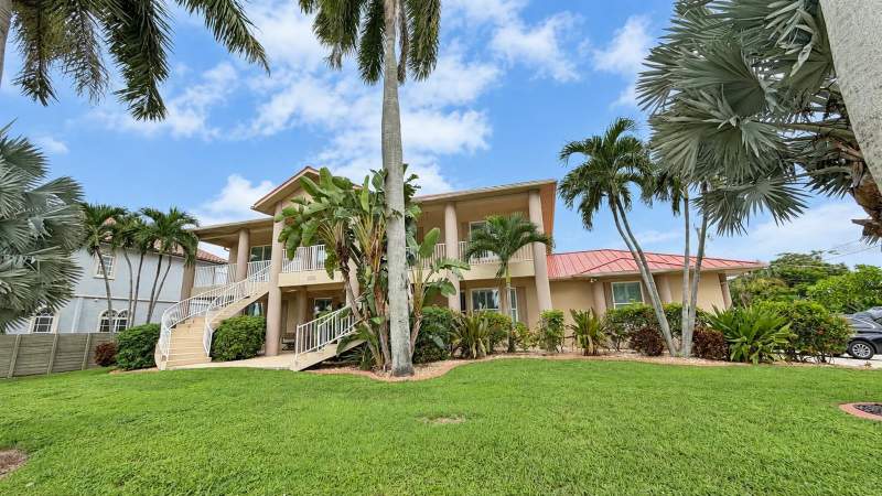 5 bedroom Single Family Residence at 14360 McGregor Boulevard, Deep Lagoon Boat Club Ltd, Fort Myers — photo 2