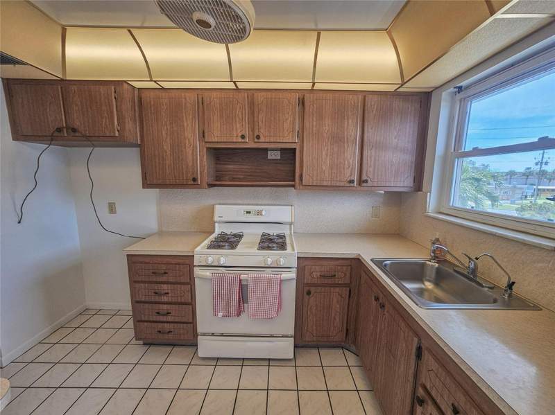 1 bedroom Condominium at 3128 59th Street #203, Town Shores Of Gulfport, Gulfport — photo 3