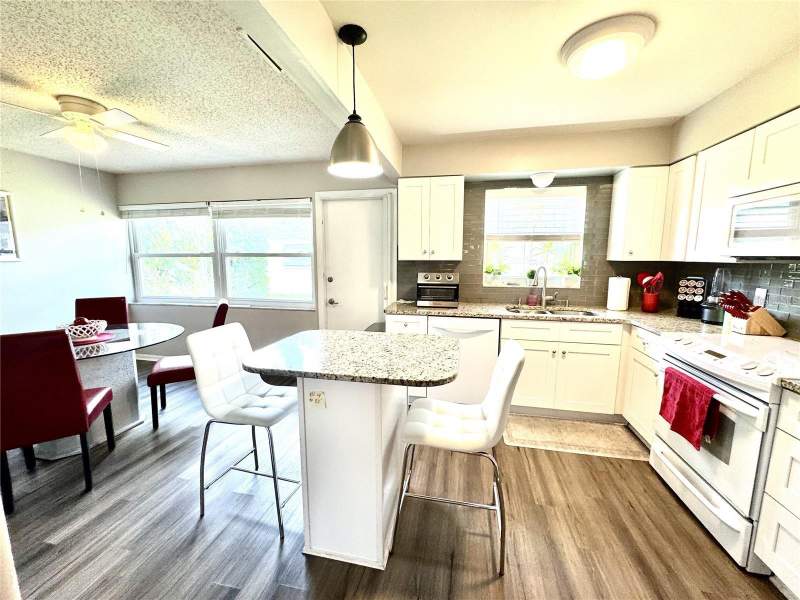 1 bedroom Condominium at 6997 Versailles #n/a, Vendome Village, Pinellas Park — photo 3