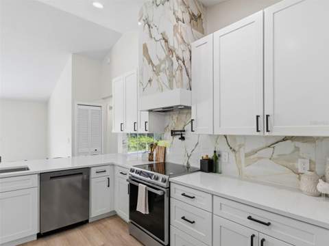 8452 Yearling Lane, New Port Richey FL - photo 12 of 41