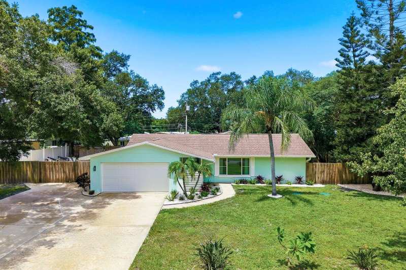 2 bedroom Single Family Residence at 2168 Victoria Drive, Lake Citrus Estates 2nd Add, Clearwater — photo 1