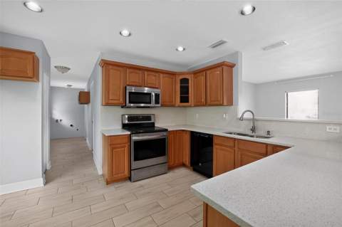 7001 Baywood Court, Tampa FL - photo 15 of 37