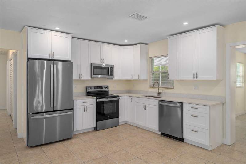 3 bedroom Single Family Residence at 4808 W Euclid Avenue, Bel Mar Shores Rev, Tampa — photo 3