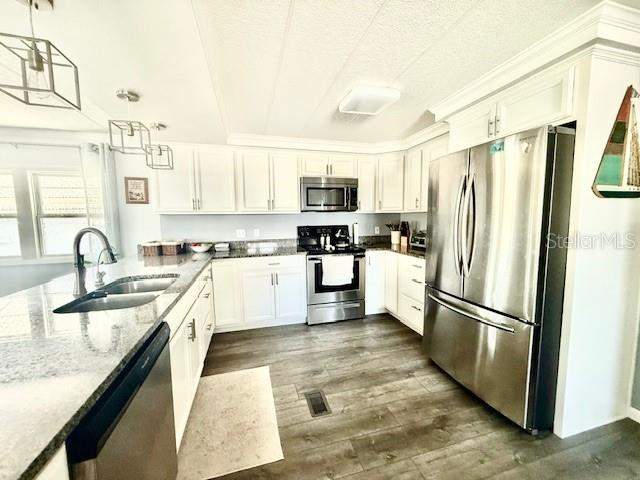 2 bedroom Mobile Home at 264 Philadelphia Boulevard #51, Lake Tarpon Mobile Home Village, Palm Harbor — photo 4