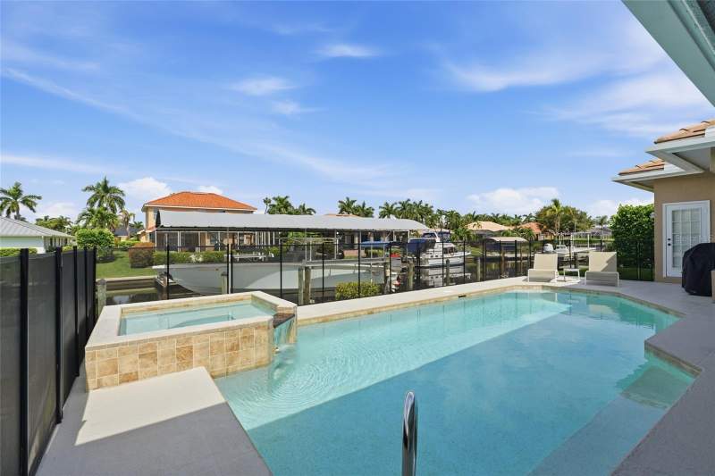 3 bedroom Single Family Residence at 5020 SW 8th Place, Cape Coral, Cape Coral — photo 2