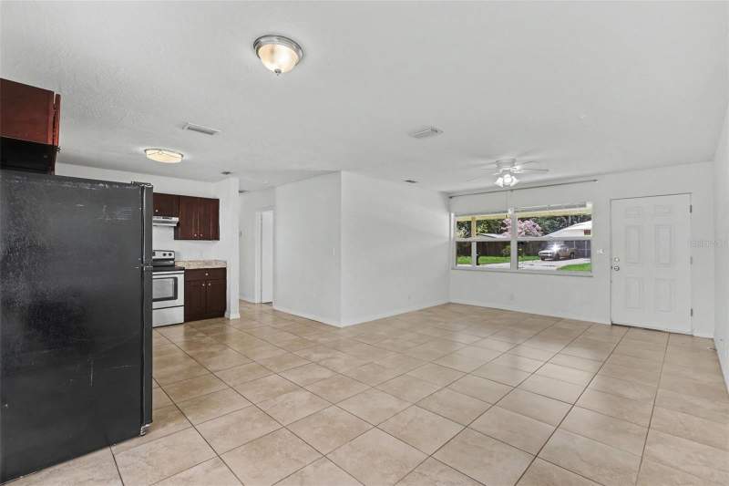 4 bedroom Single Family Residence at 5585 Atlantic Avenue, North St Petersburg Rep Blk 86, St Petersburg — photo 4