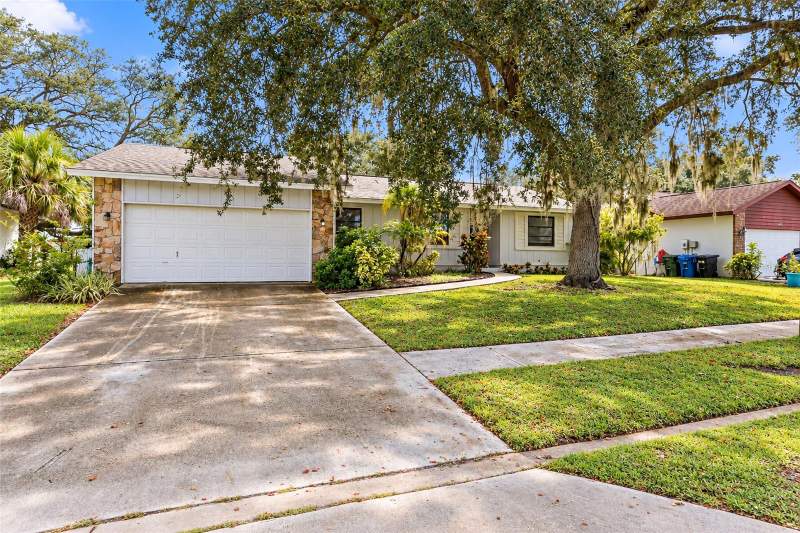 3 bedroom Single Family Residence at 2475 Wood Oak Drive, Colonial Oaks, Sarasota — photo 2