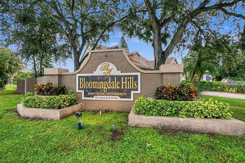 4 bedroom Single Family Residence at 6222 Crickethollow Drive, Bloomingdale Ridge, Riverview — photo 4