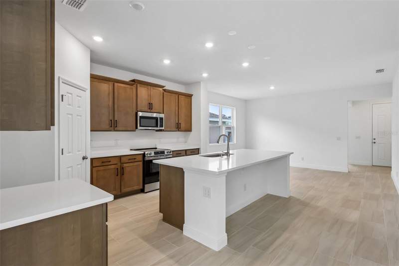 5 bedroom Single Family Residence at 7276 Rolling Leaf Road, Trinity Lakes Ph 3, Groveland — photo 3