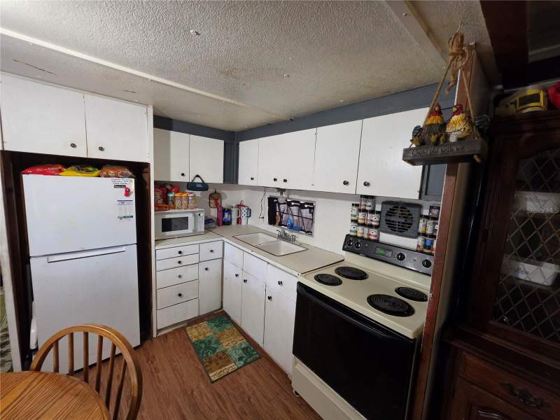 2 bedroom Mobile Home at 37629 March Lane, Zephyrhills Colony Co, Zephyrhills — photo 4