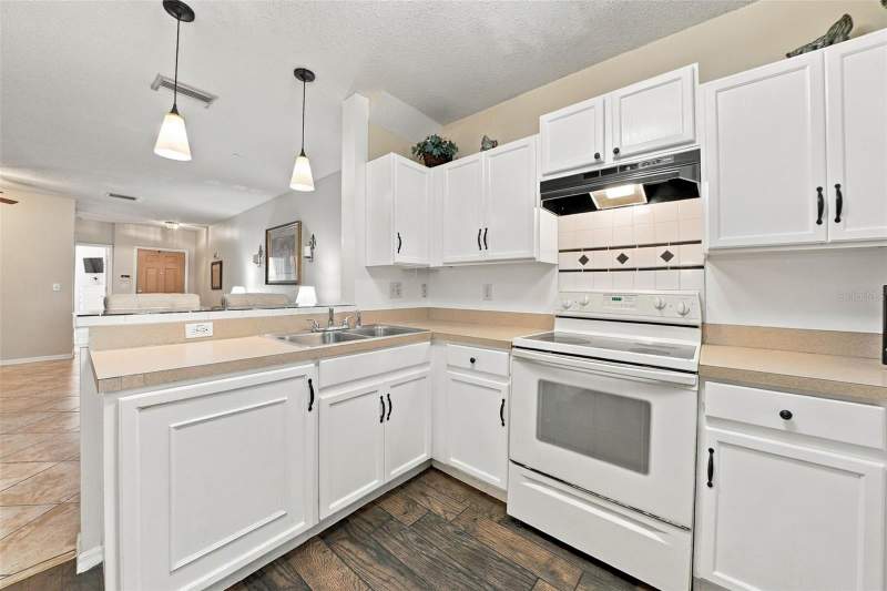 3 bedroom Townhouse at 10429 Heron Lake Drive, Osprey Run Townhomes Phase 2, Riverview — photo 4