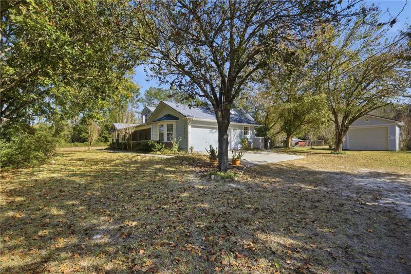 4 bedroom Single Family Residence at 18004 NW 55th Place, Alachua, Alachua — photo 2