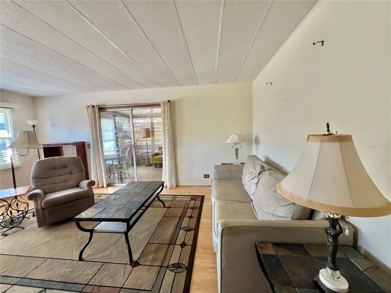 2 bedroom Mobile Home at 101 Ixora Way, Hawthorne At Leesburg A Coop, Leesburg — photo 3