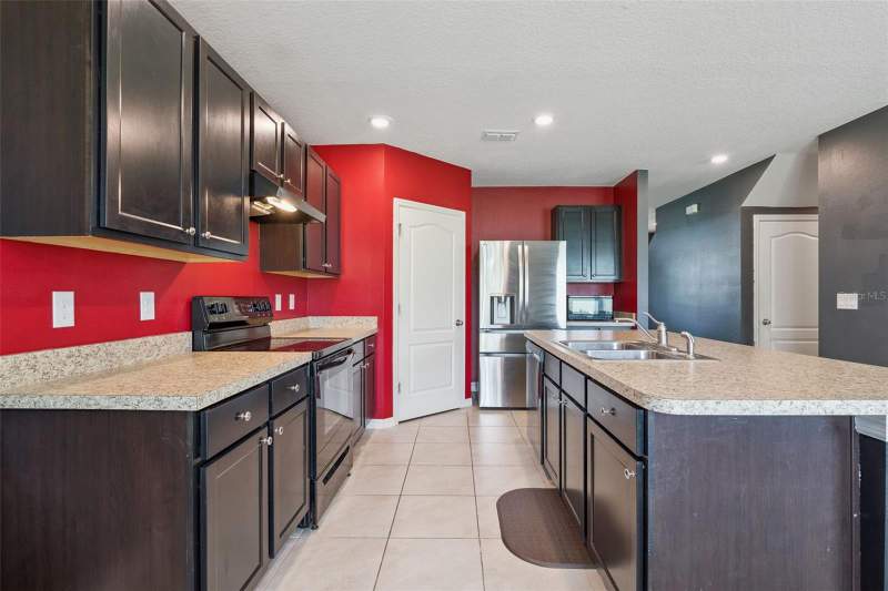 5 bedroom Single Family Residence at 10528 Bronze Leaf Court, Bentwood Sub, Leesburg — photo 4