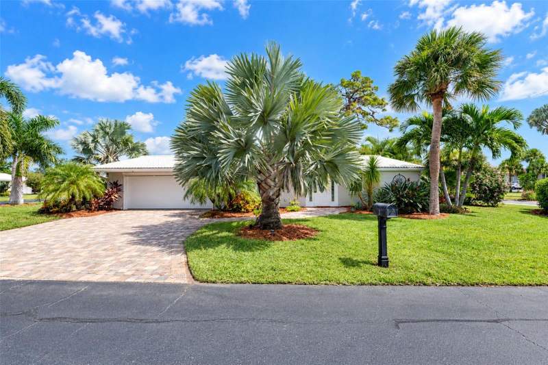 2 bedroom Single Family Residence at 1 Oakwood Drive #1, Englewood Isles, Englewood — photo 3