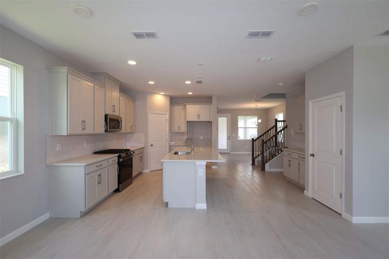 4 bedroom Single Family Residence at 1347 Lumpini Street, Center Lake On The Park, St Cloud — photo 5