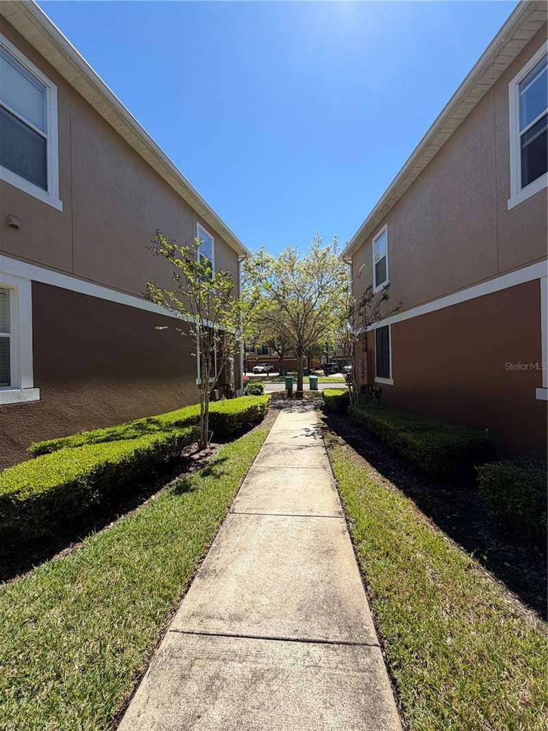 3 bedroom Townhouse at 15353 Oak Apple Court, Tucker Oaks Bldg 5, Winter Garden — photo 2