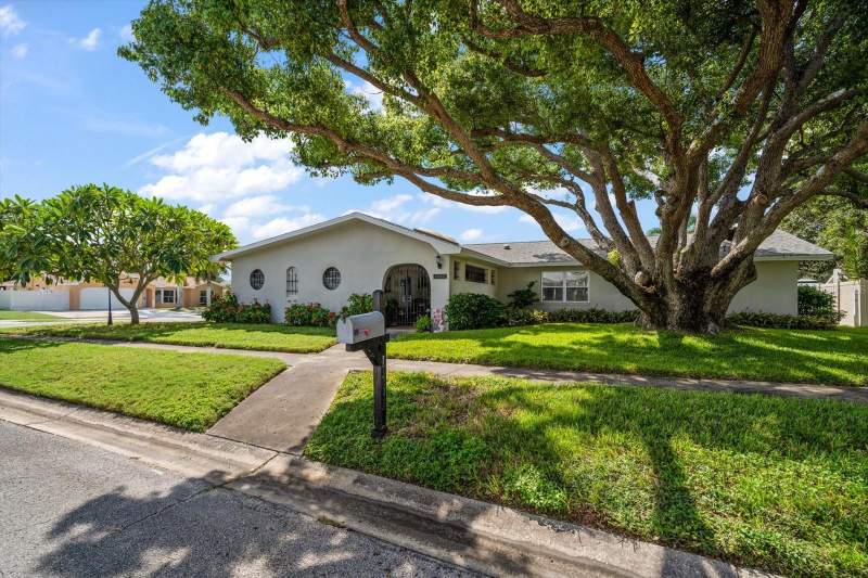 Oakhurst AcresHomes for Sale in Largo, FL