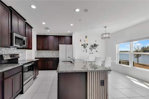 5018 Royal Point Avenue, Kissimmee FL - photo 10 of 42