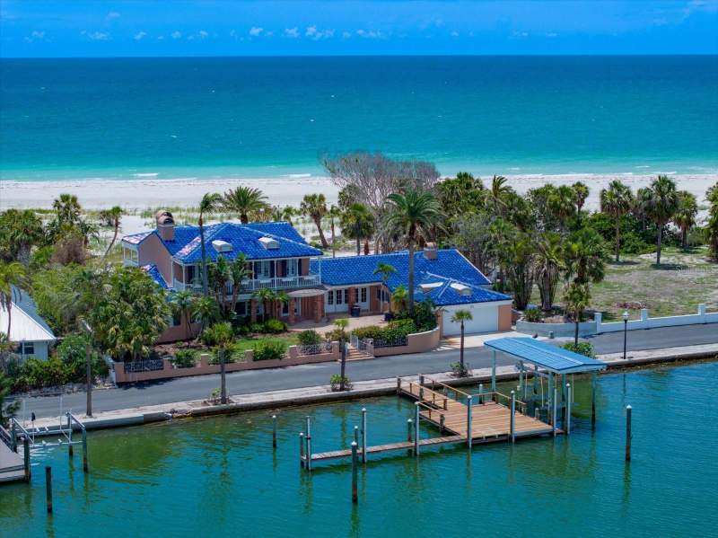 5 bedroom Single Family Residence at 1114 Mandalay Point, Mandalay Point Sub, Clearwater Beach — photo 2