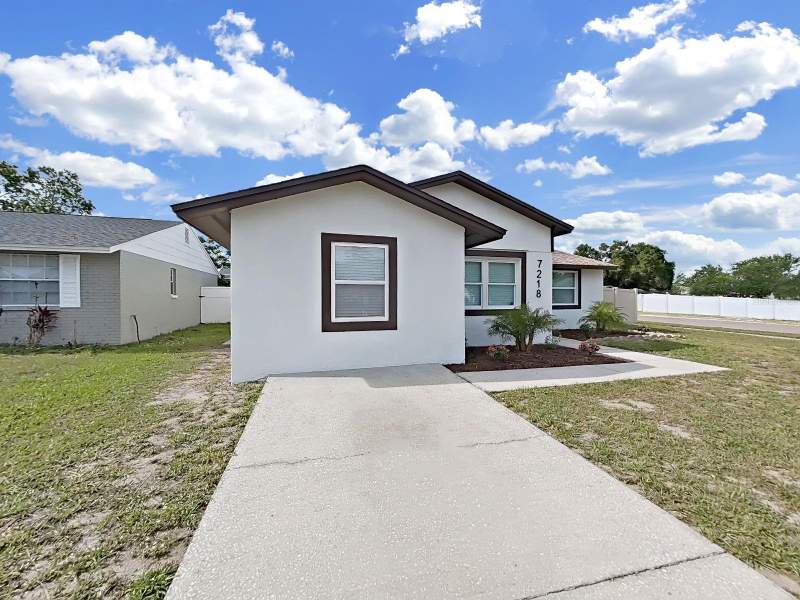 4 bedroom Single Family Residence at 7218 Lunita Court, Logan Place, Tampa — photo 2