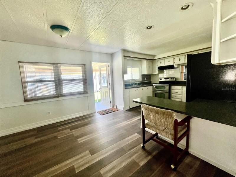 2 bedroom Mobile Home at 10811 Freedom Drive, Senate Manor, Port Richey — photo 5