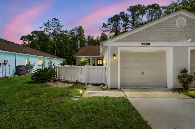 2 bedroom Villa at 12508 Hollybrook Lane, Shadow Run, Hudson — photo 1