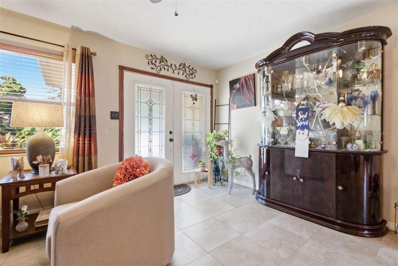 4 bedroom Single Family Residence at 701 58th Avenue, Barrys Hillside Homes, St Petersburg — photo 5
