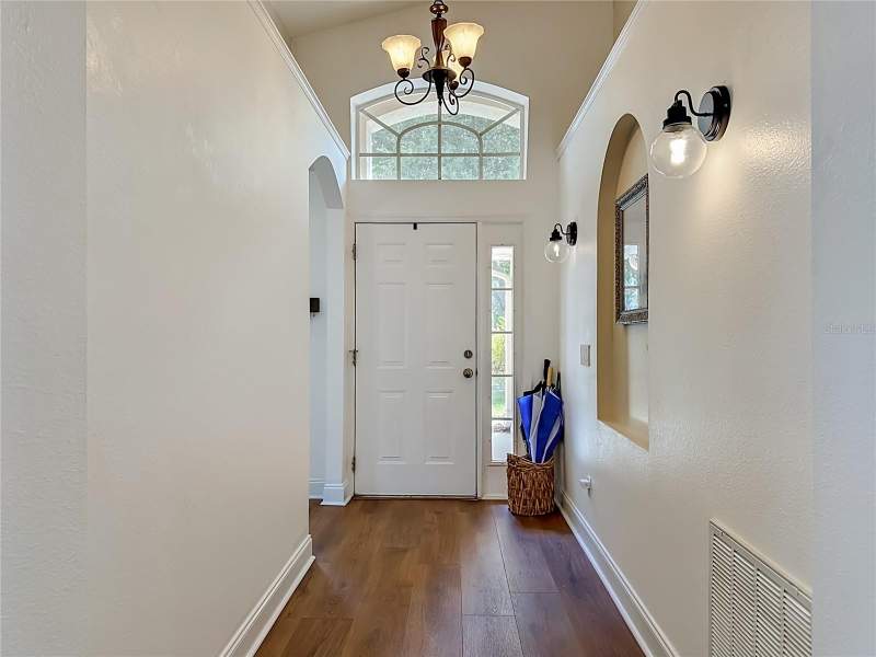 4 bedroom Single Family Residence at 7016 Jamestown Manor Drive, Lake St Charles Unit 2, Riverview — photo 5