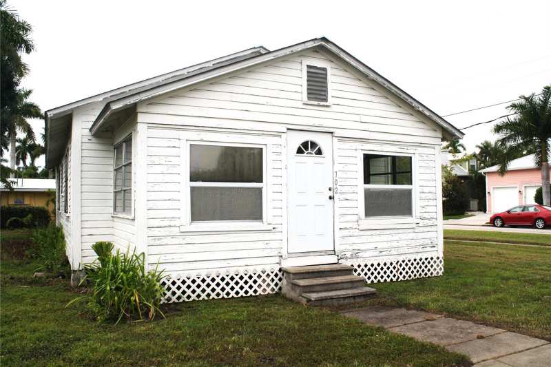 2 bedroom Single Family Residence at 702 W Olympia Avenue, Punta Gorda, Punta Gorda — photo 1