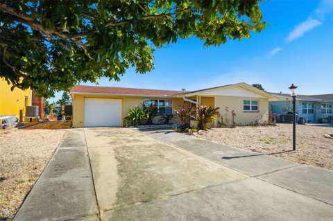 13630 Garris Drive, waterfront for sale in Hudson