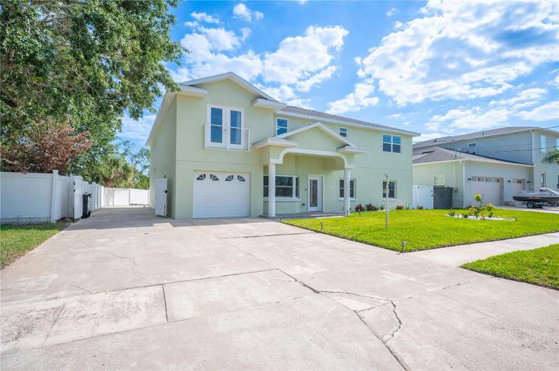 7 bedroom Single Family Residence at 8704 Bay Crest Lane, Bay Crest Park Unit 11, Tampa — photo 3