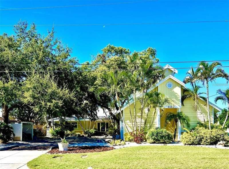 4 bedroom Single Family Residence at 615 N Mayo Street, Seaside Point, Crystal Beach — photo 2