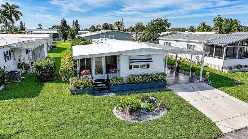 2 bedroom Mobile Home at 635 Blackburn Boulevard, Harbor Cove, North Port — photo 2