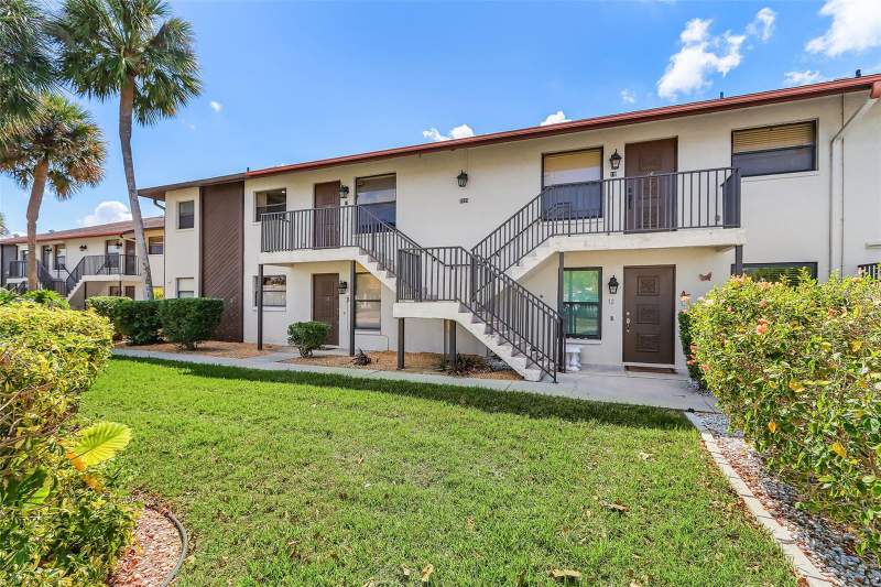 2 bedroom Condominium at 3935 Country Club Boulevard #17, Katova Winds Condo, Cape Coral — photo 2