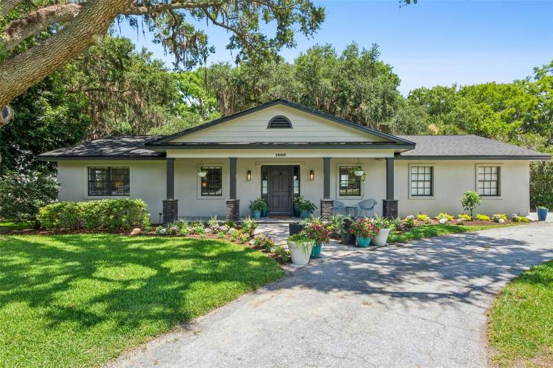 4 bedroom Single Family Residence at 1000 N Lakeshore Boulevard, Howey Griffin Village, Howey In The Hills — photo 2