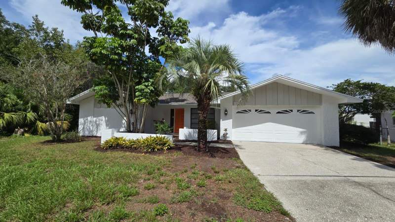 1381 FOREST LAWN COURT